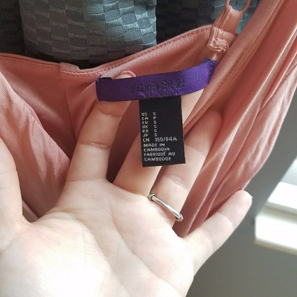 Silky, high-low, flowy summer dress - Picture 2 of 2