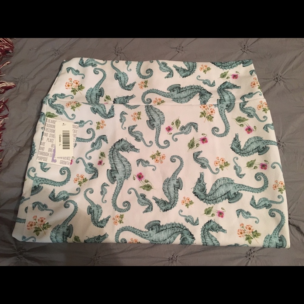 BNWT L Lularoe Cassie seahorse