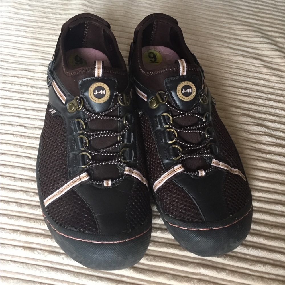 Ladies slip on Hiking shoes, brown J-41