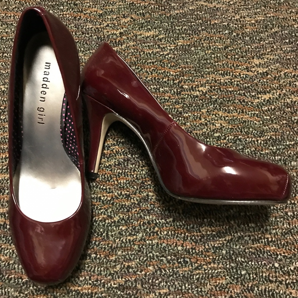 Maden girl dark maroon pumpms