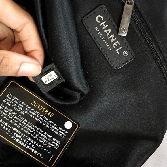 HP🌸Exclusive CHANEL Lambskin Maxi Drawstring Tote - Picture 5 of 8