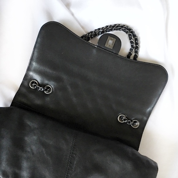 HP🌸Exclusive CHANEL Lambskin Maxi Drawstring Tote - Picture 4 of 8