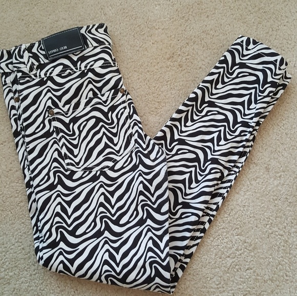 Denim - Picture 3 of 6