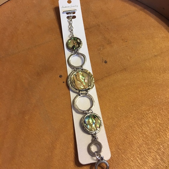 Abalone and silvertone bracelet toggle clasp - Picture 2 of 7