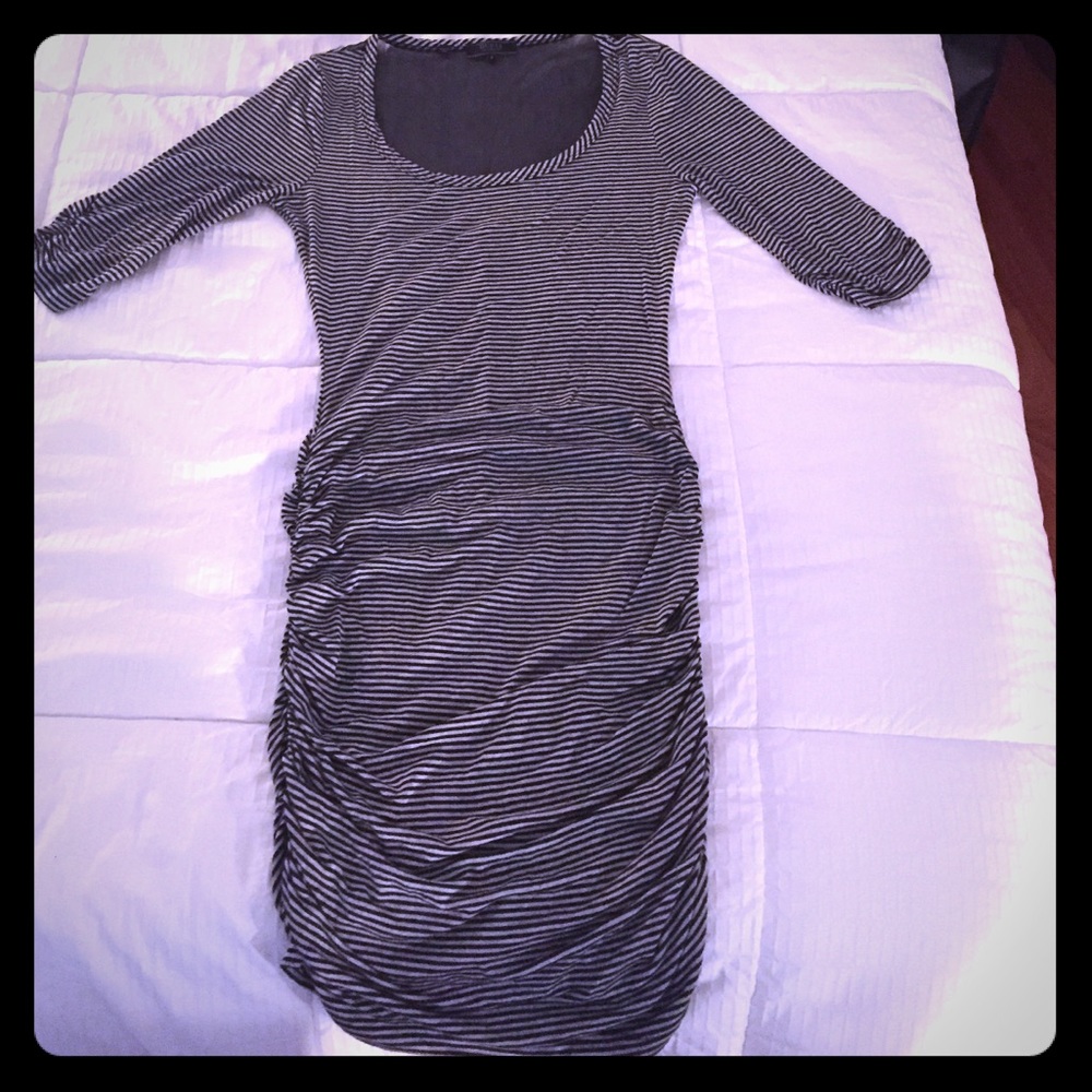 Guess scoop neck short sleeve stripped dress