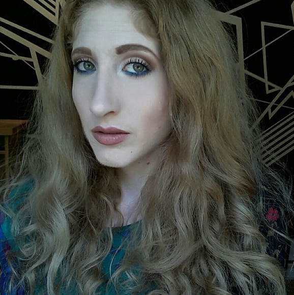 Meet your Posher, Christine - Picture 1 of 1