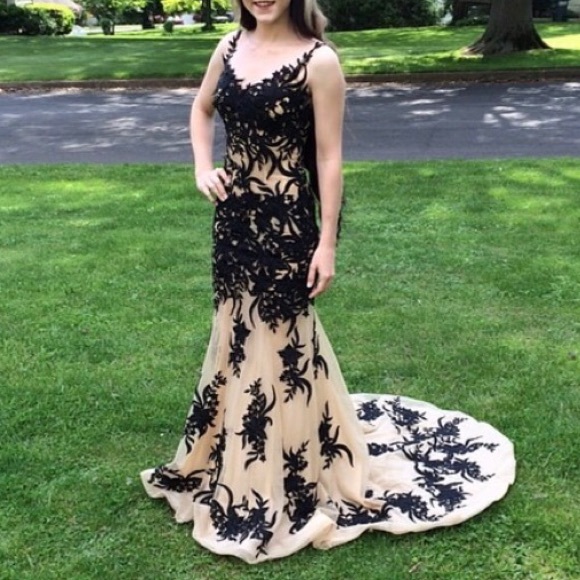 La Femme Formal/Prom Dress - Picture 1 of 5