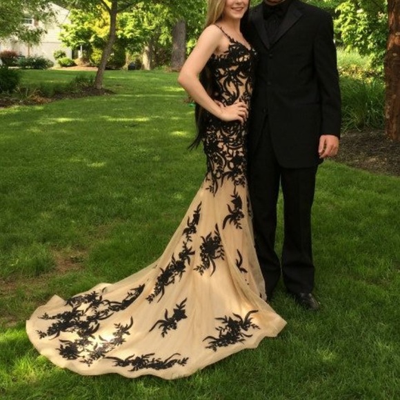 La Femme Formal/Prom Dress - Picture 2 of 5