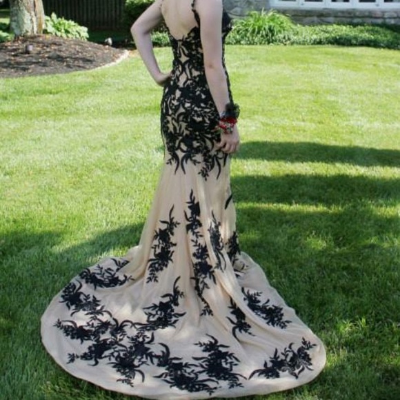 La Femme Formal/Prom Dress - Picture 4 of 5