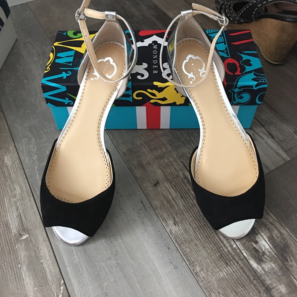 NIB-C Wonder peep toe sandal with ankle strap