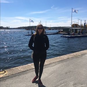 Meet your Posher, Casie