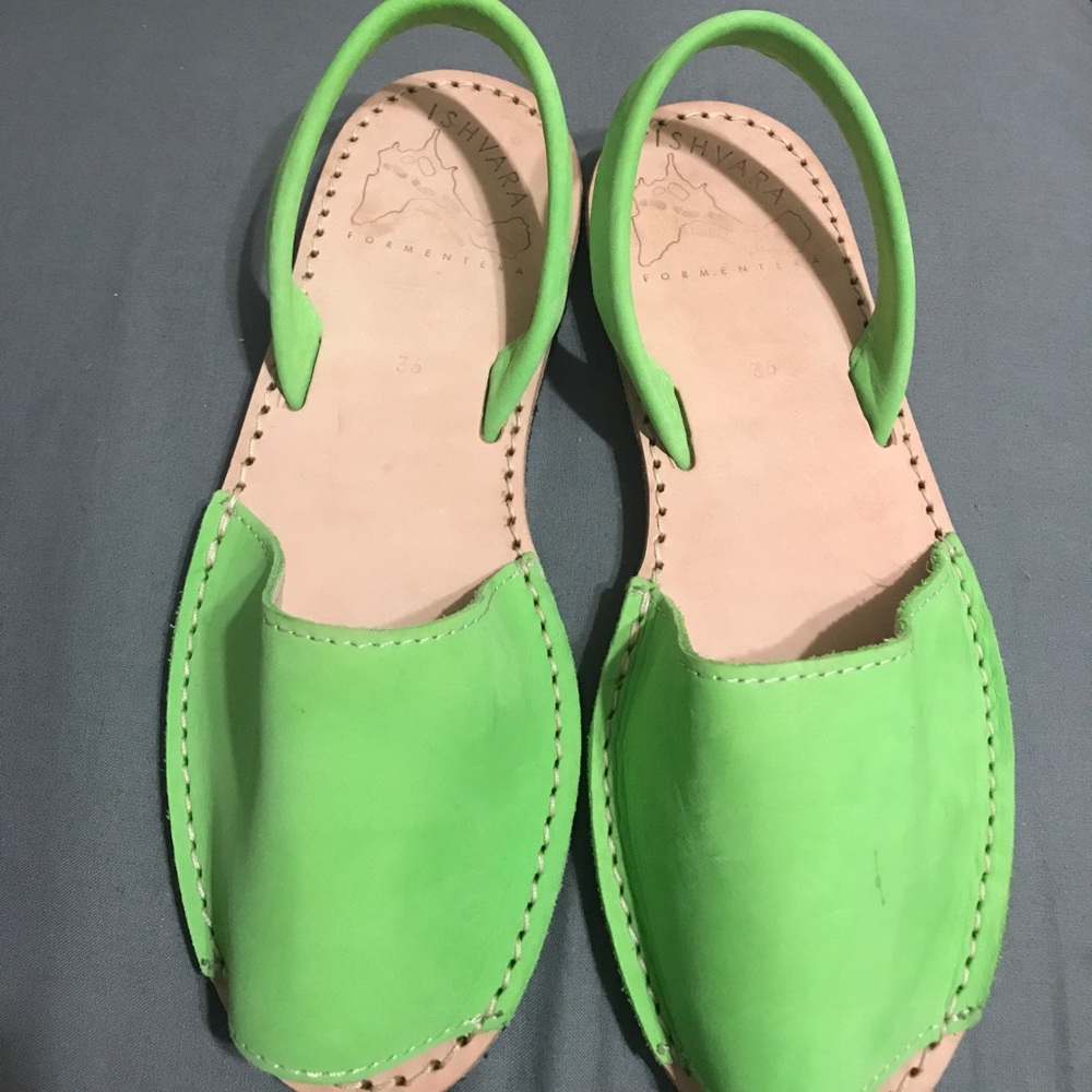 New ISHVARA sandals