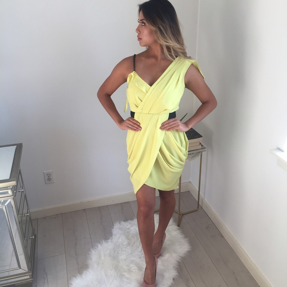 Stunning yellow Rachel Roy cocktail