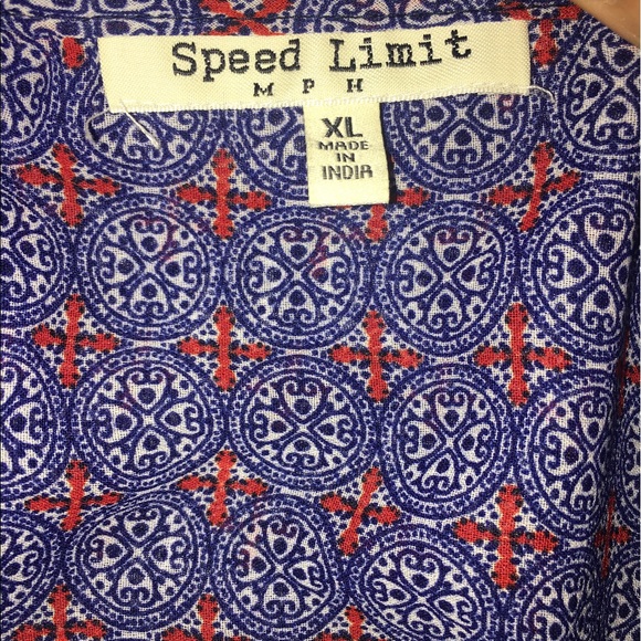 Loose Fitted Criss-Cross Front Sheer Tanktop! - Picture 4 of 5