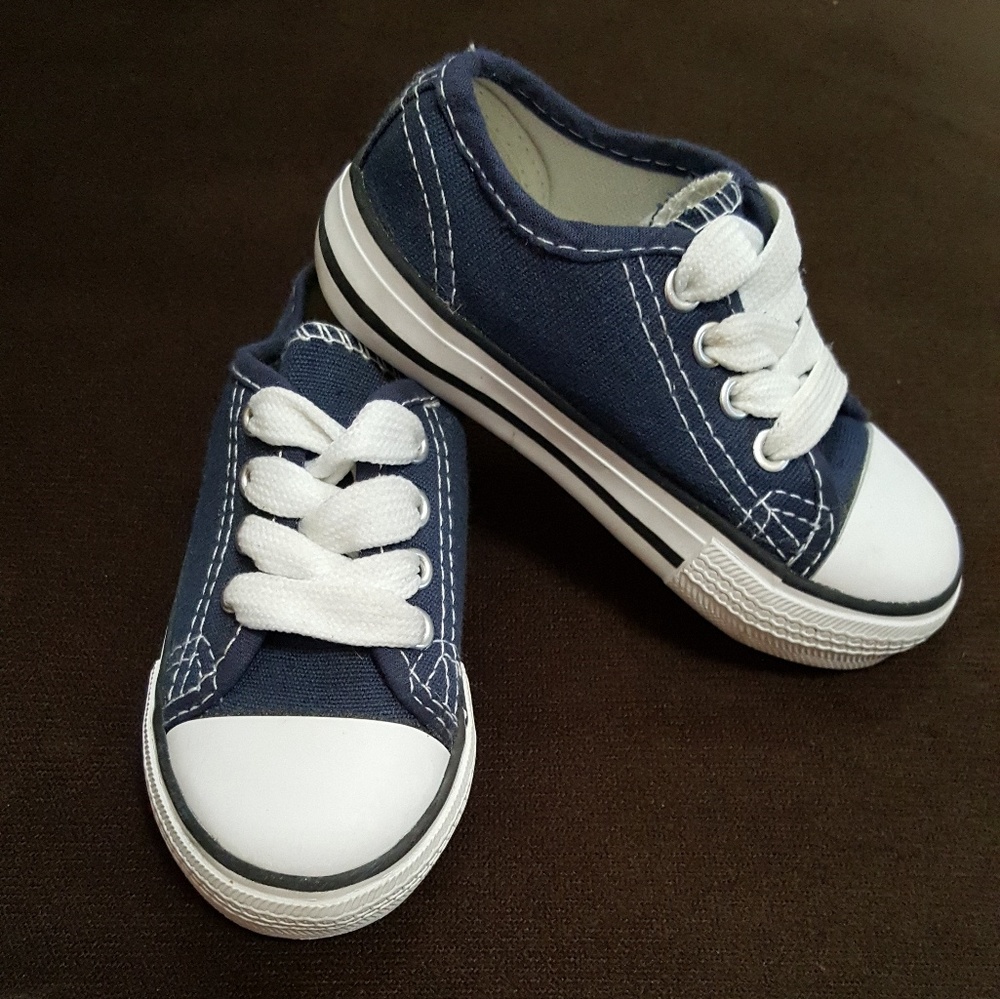 Kids shoes size 6