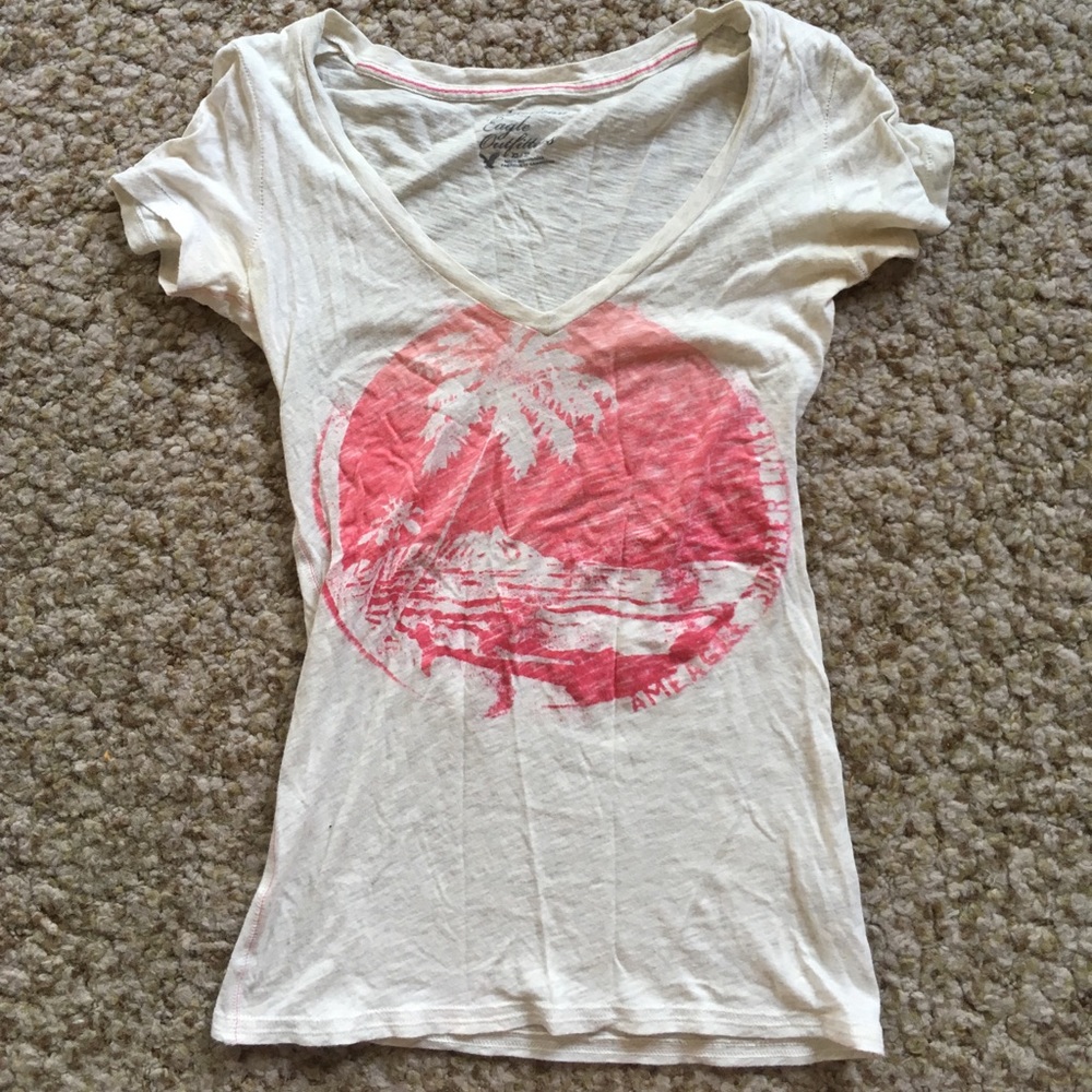 V-neck t-shirt