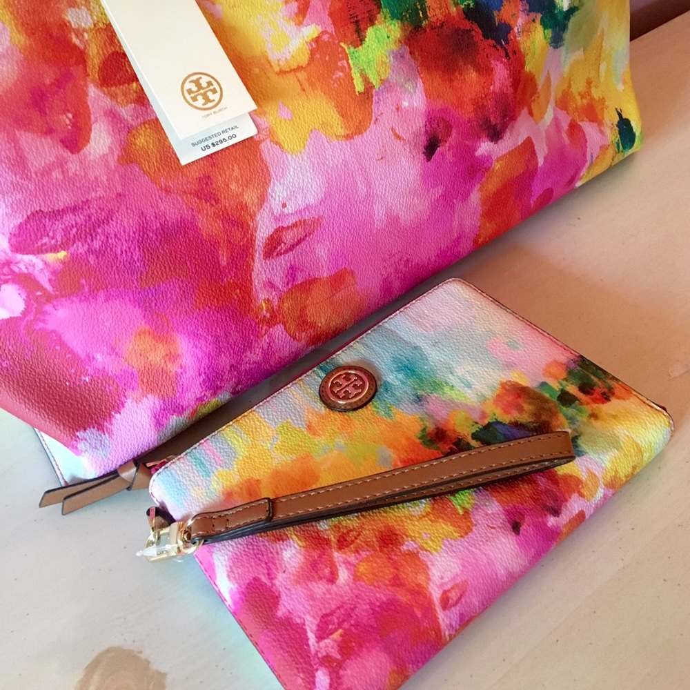 TORY BURCH WRISTLET!
