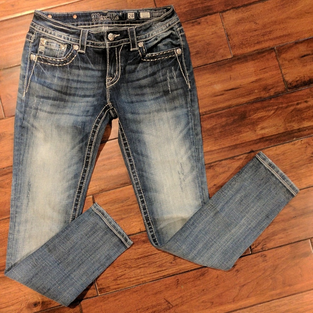 EUC Miss Me Signature Skinny jeans