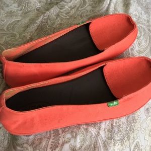 Sanuk coral flats! Never worn!