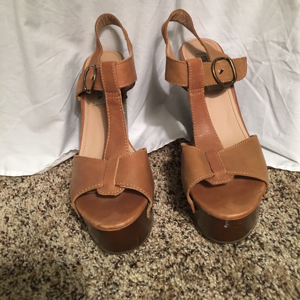 Steve Madden tan wooden wedges