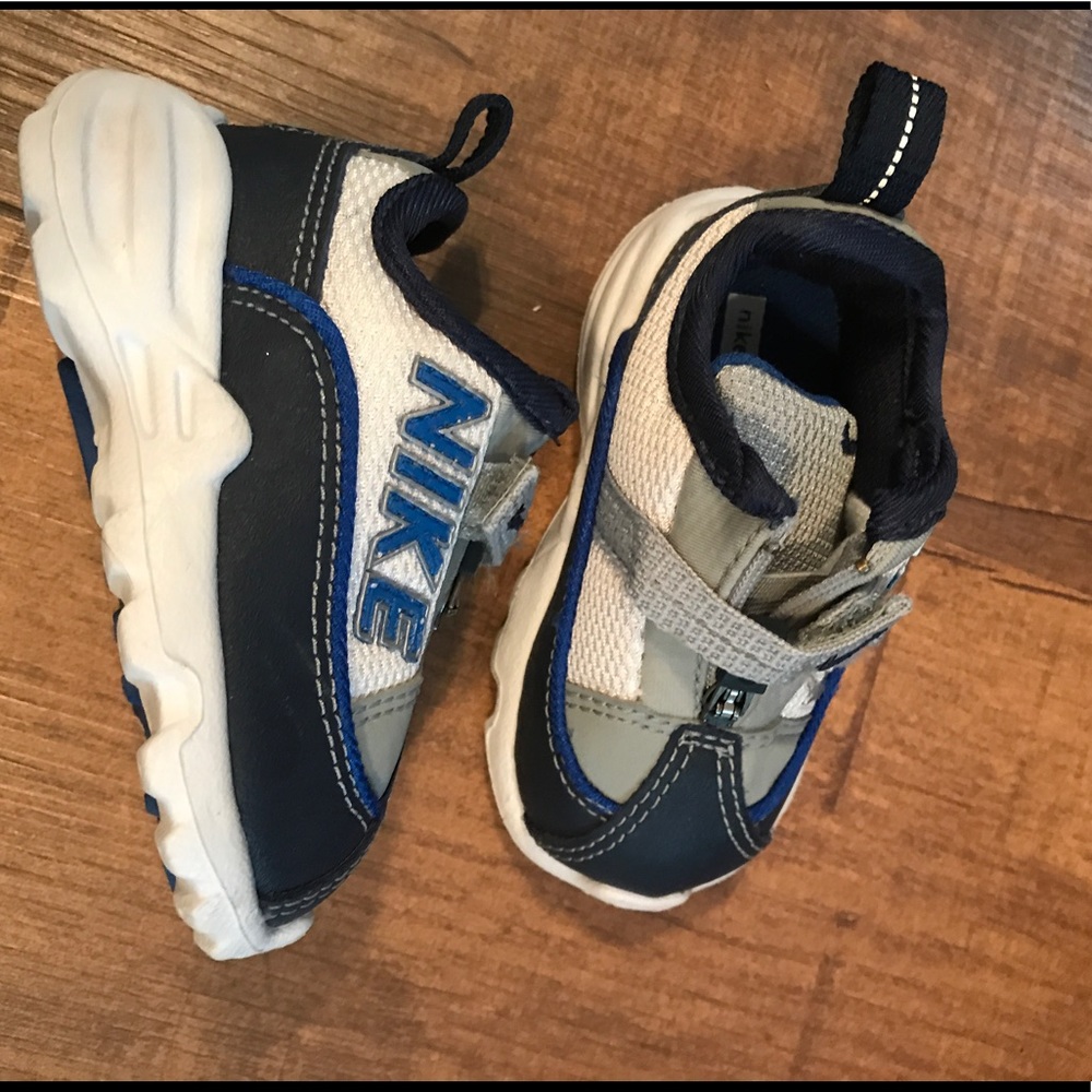 Like New Nike Sneakers with zipper Infant Size 3