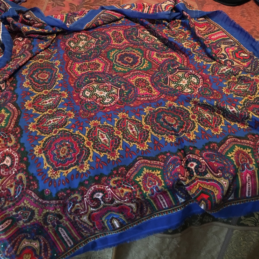 Beautiful scarf - Picture 2 of 3