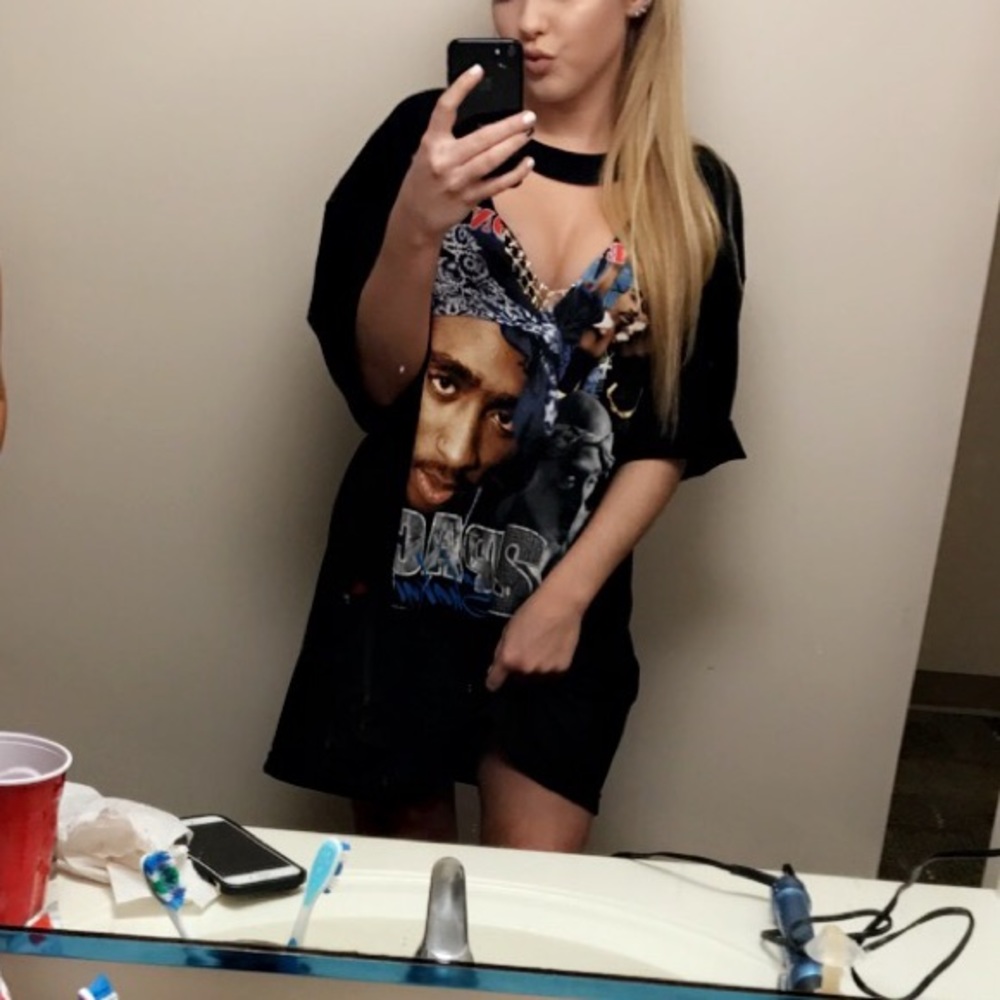 Urban Outfitters Tupac All Eyes on Me T-Shirt D