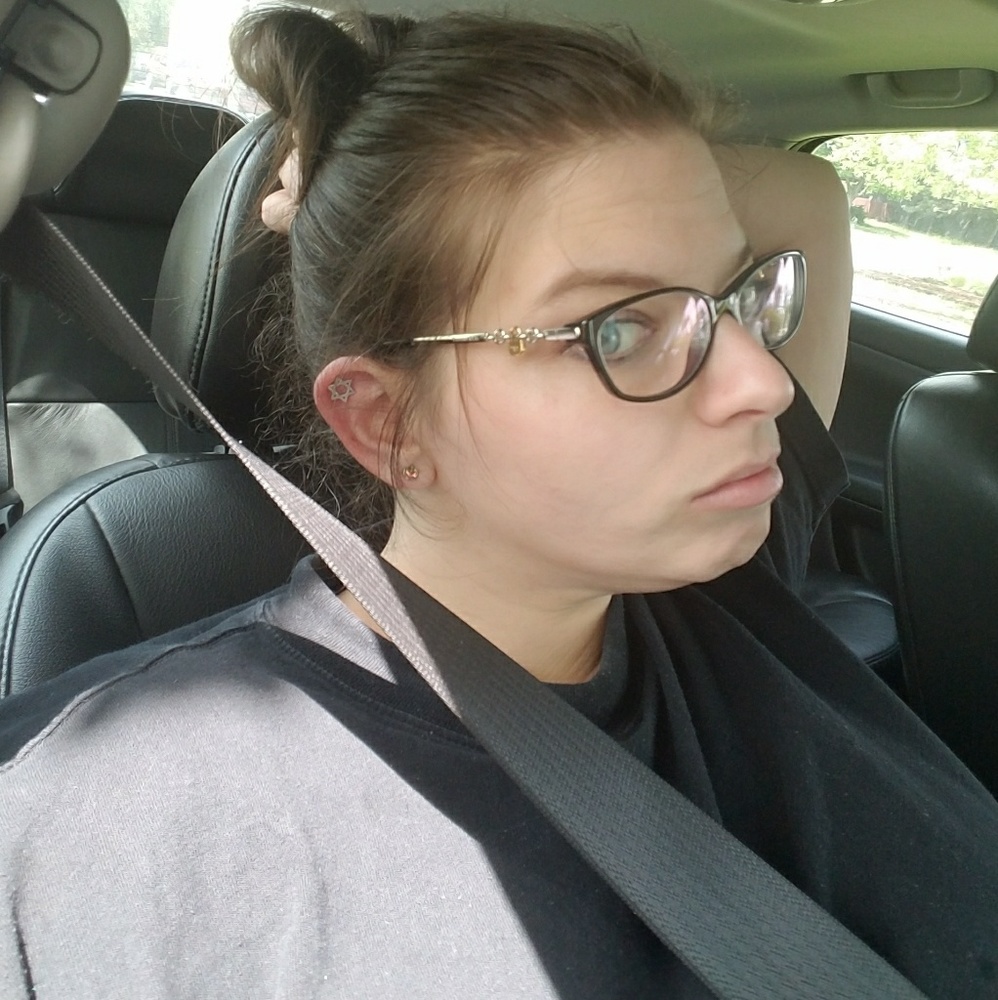 Meet your Posher, Danielle