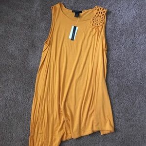 Long asymmetrical dandelion colored top