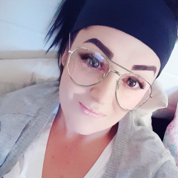 Meet your Posher, Amber - Picture 1 of 1