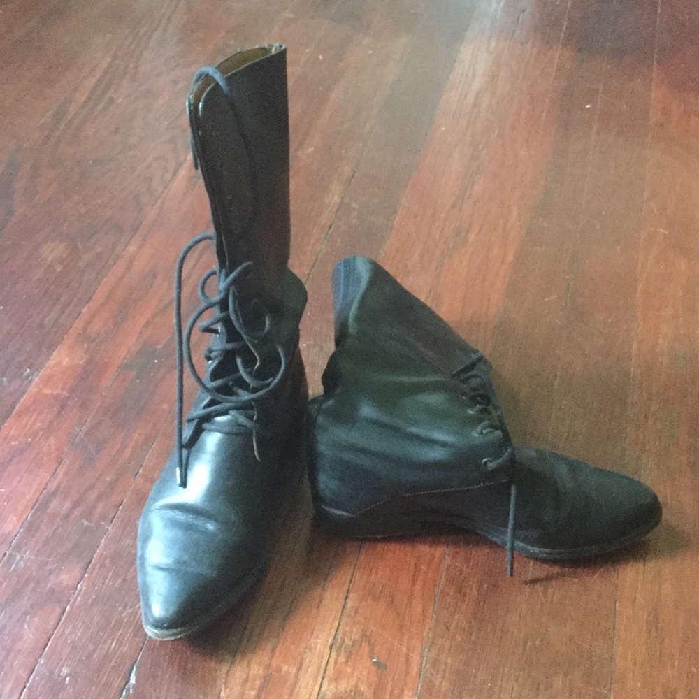 1990s black lace-Up boots
