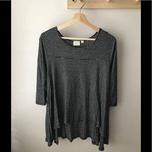 Hi-low long sleeve
