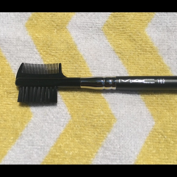 M•A•C Cosmetics Brushes 102 & 202🖌🖌 - Picture 3 of 4