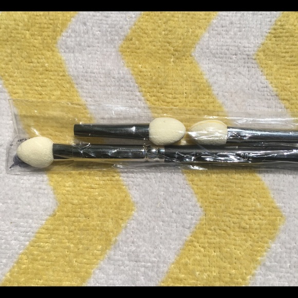 M•A•C Cosmetics Brushes 102 & 202🖌🖌 - Picture 4 of 4