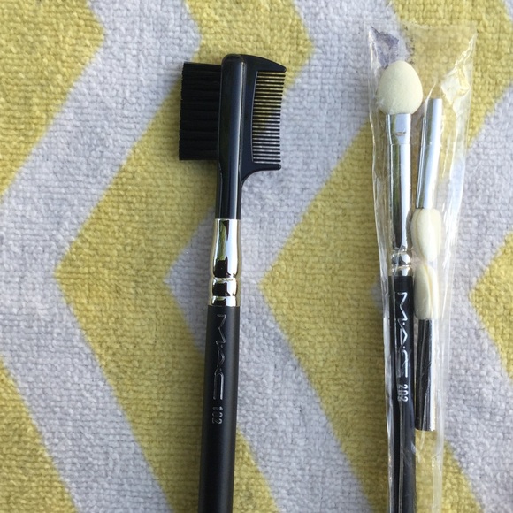 M•A•C Cosmetics Brushes 102 & 202🖌🖌 - Picture 2 of 4