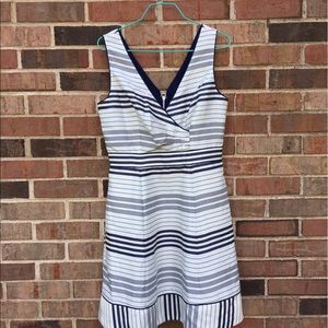 V-neck Jessica Simpson dress