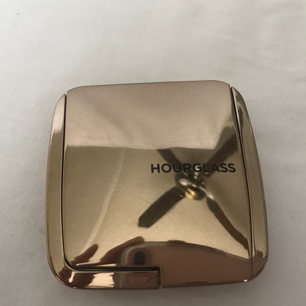 Hourglass Ambient Lighting Blush Diffused Heat