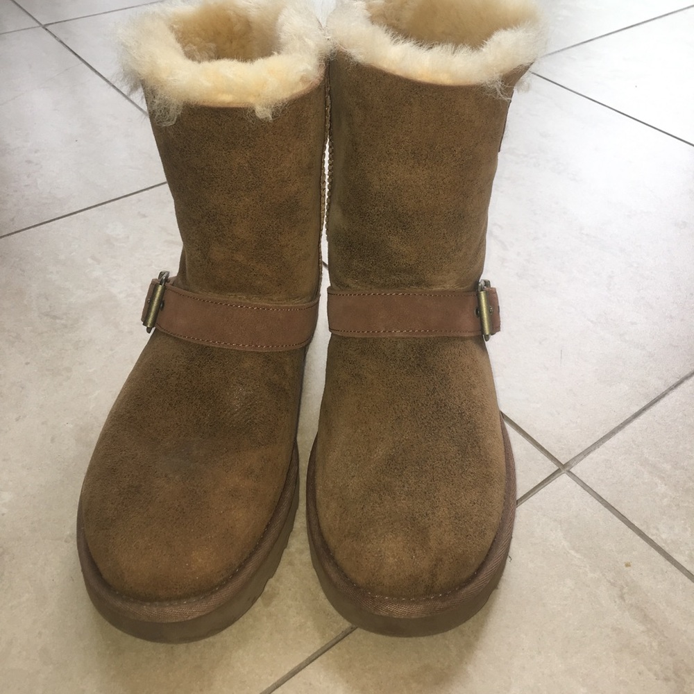 ugg buckle boot