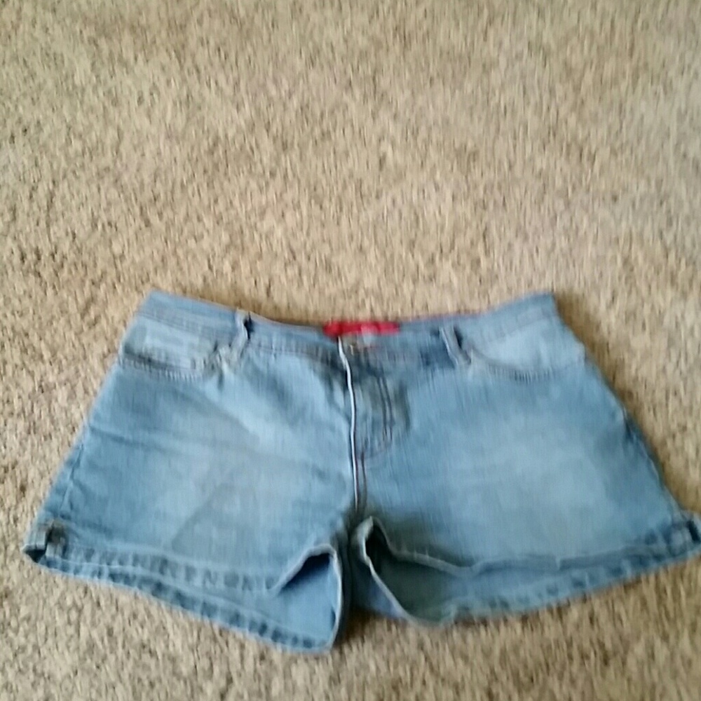 Low cut Jean shorts