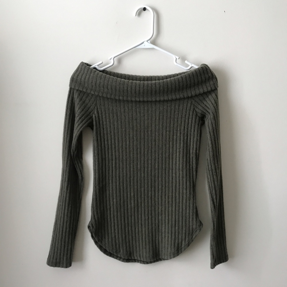 NWOT Off shoulder sweater