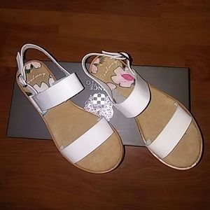 NWOT Adorable White Leather Sandals