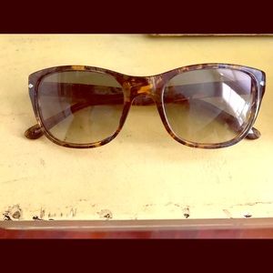 CHIC WOMEN'S PERSOL PO3020S SUNGLASSES MINT COND.