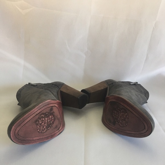 Cut-Out Booties - Picture 3 of 4