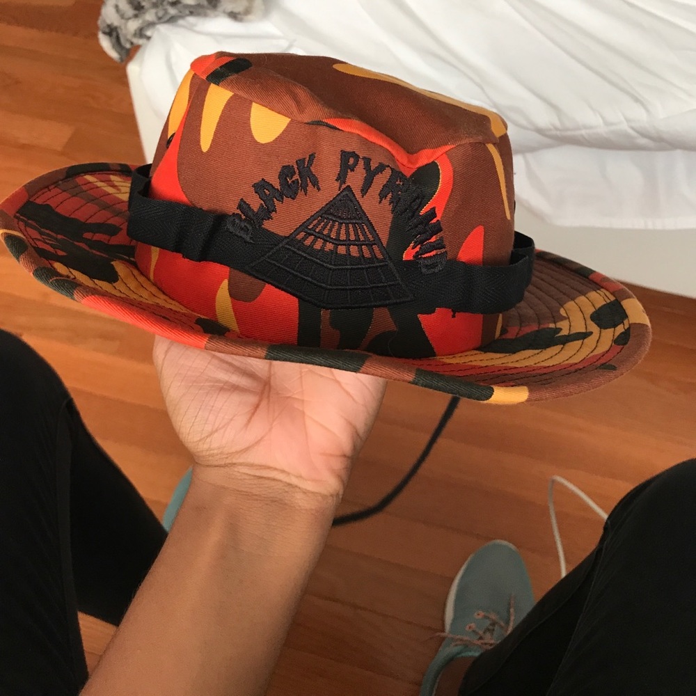 Black Pyramid bucket hat