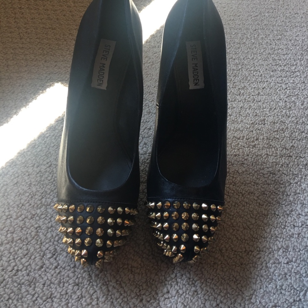 Studded toe Steve Madden heels