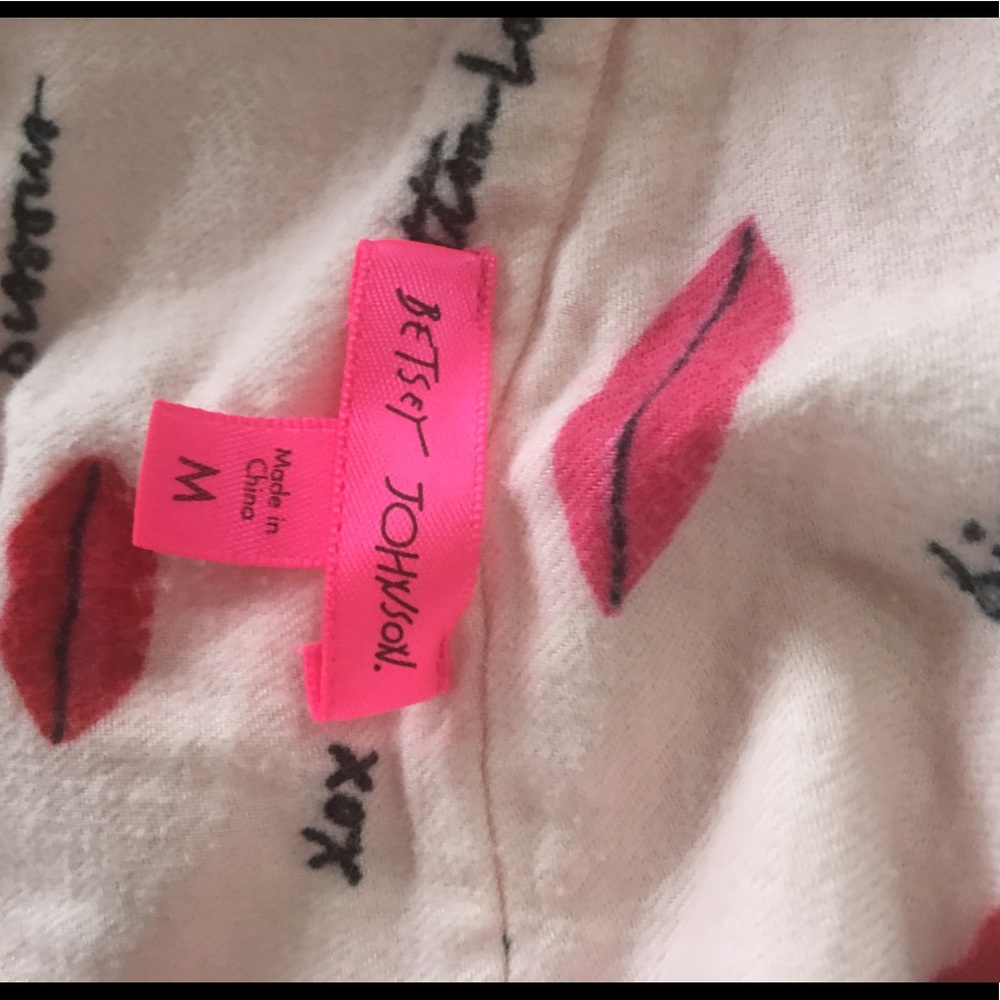 Betsy Johnson Nighty, kisses & lip button details!