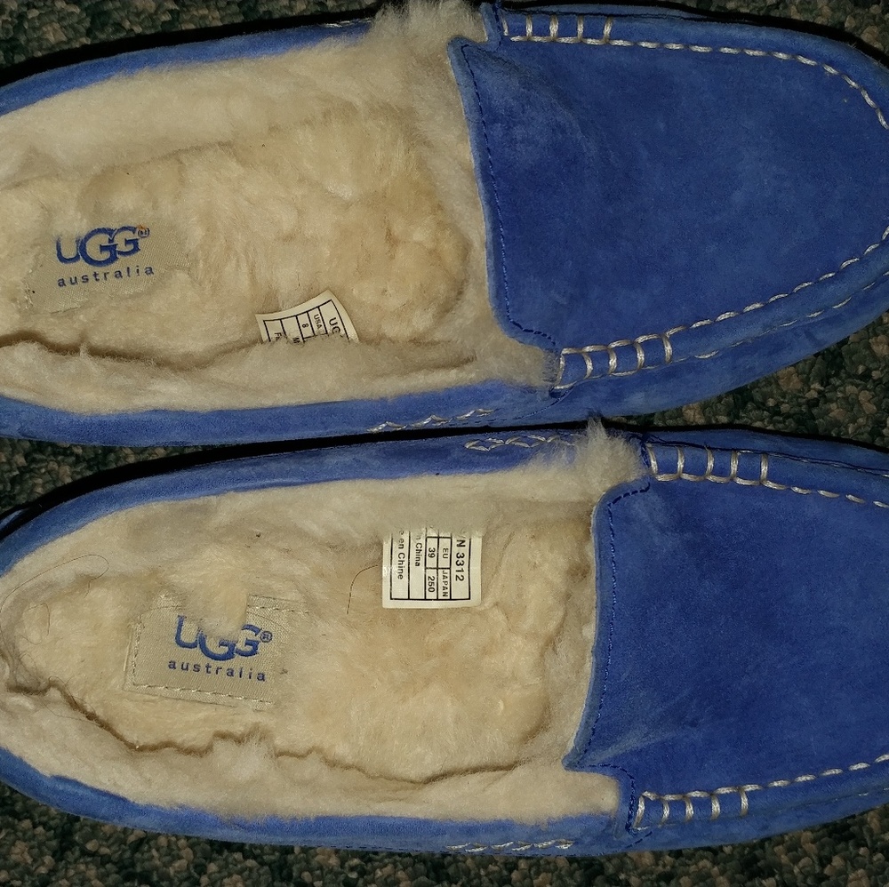 UGG SLIPPER...CLOGS
