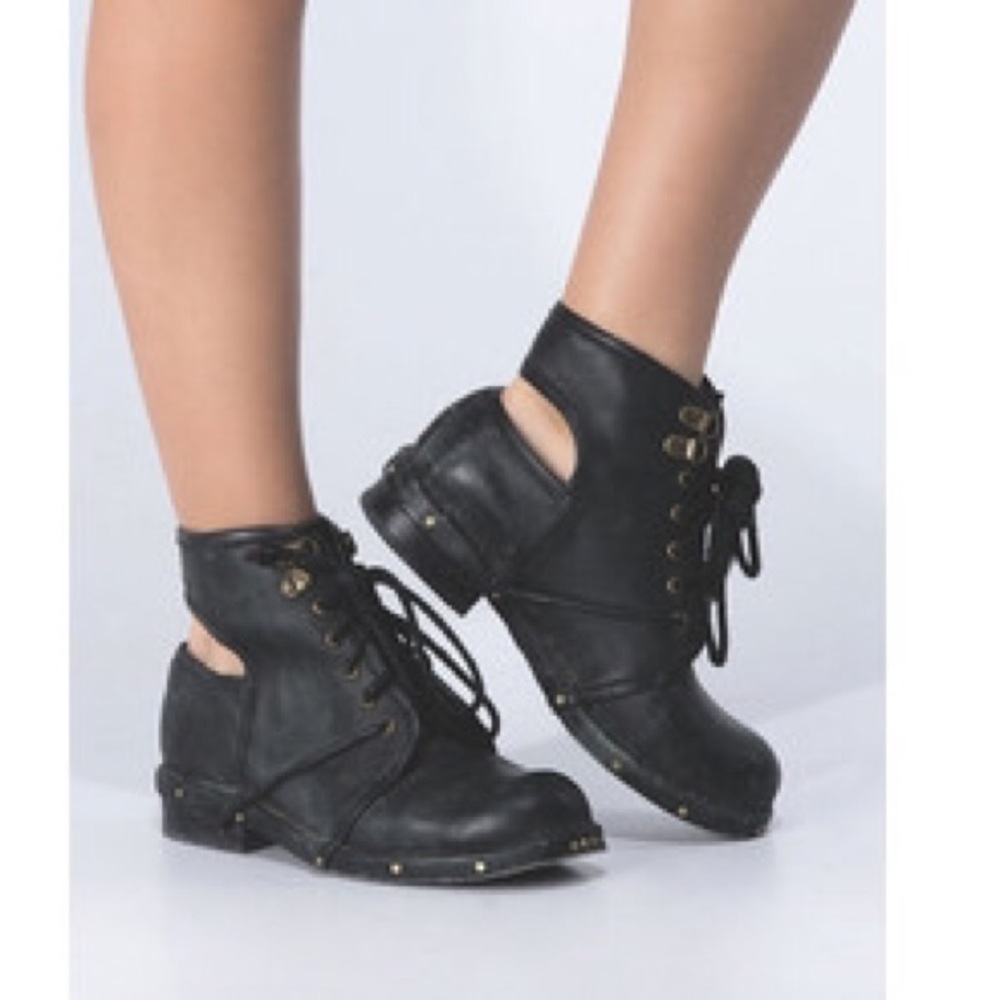 Jeffrey Campbell Rosie cutout boot!