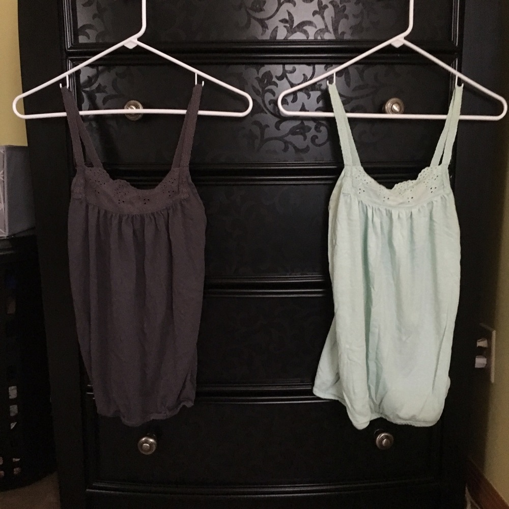 2️⃣ Old Navy Tank Bundle