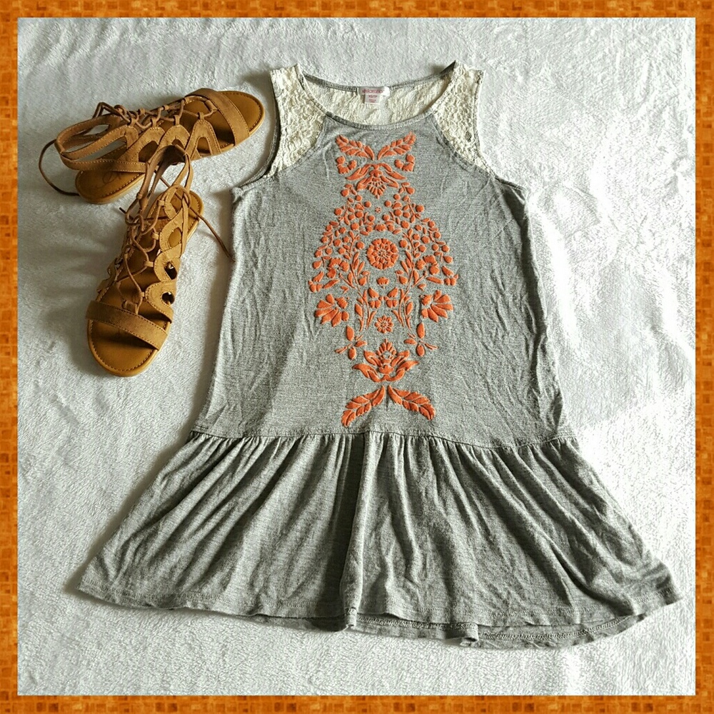 Xhilaration Grey Floral Lace Back Flowing Tank